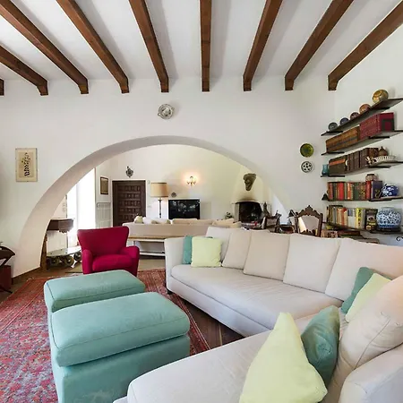 Charming 4 Bedroom With Garden And Pool *