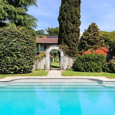 Vila Charming 4 Bedroom With Garden And Pool *