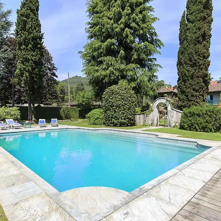 Charming 4 Bedroom With Garden And Pool Vila Lesa