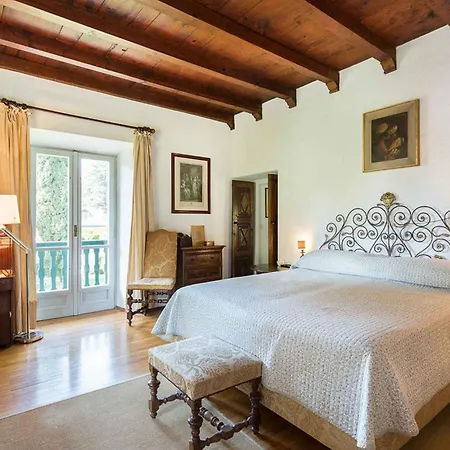 Charming 4 Bedroom With Garden And Pool