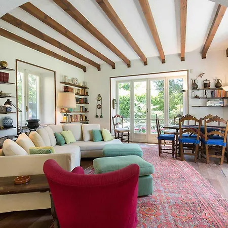Charming 4 Bedroom With Garden And Pool